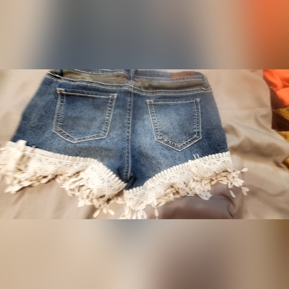 LEI Women's jean shorts with camo and lace used - Picture 2 of 7